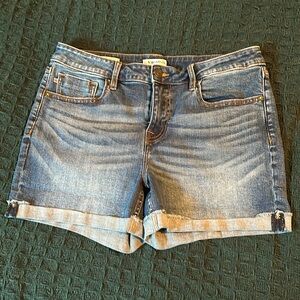 VIGOSS Marley Cuffed Distressed Short size 30